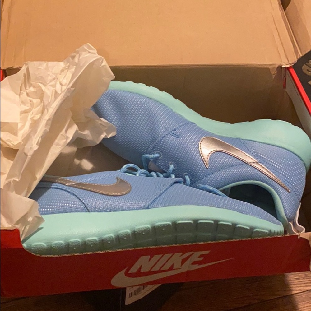 Turquoise Nike Roshe One(GS)
